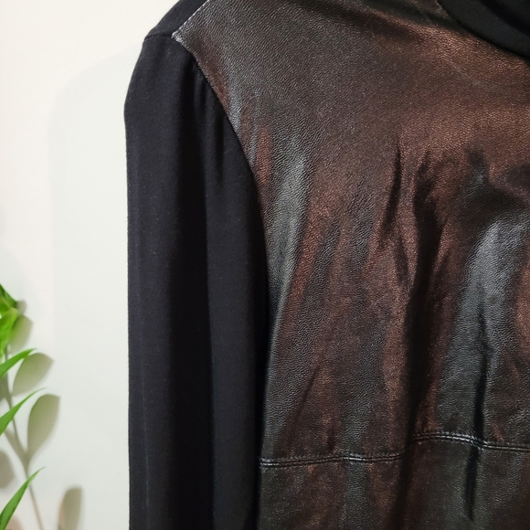 SIZE XL HKR COLLECTION FAUX LEATHER AND LYCRA TURTLENECK. - Picture 2 of 6